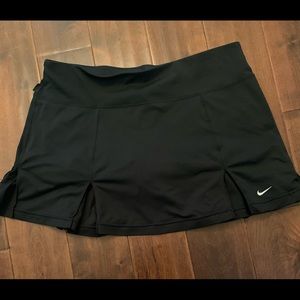 Nike dri fit black skort women’s medium